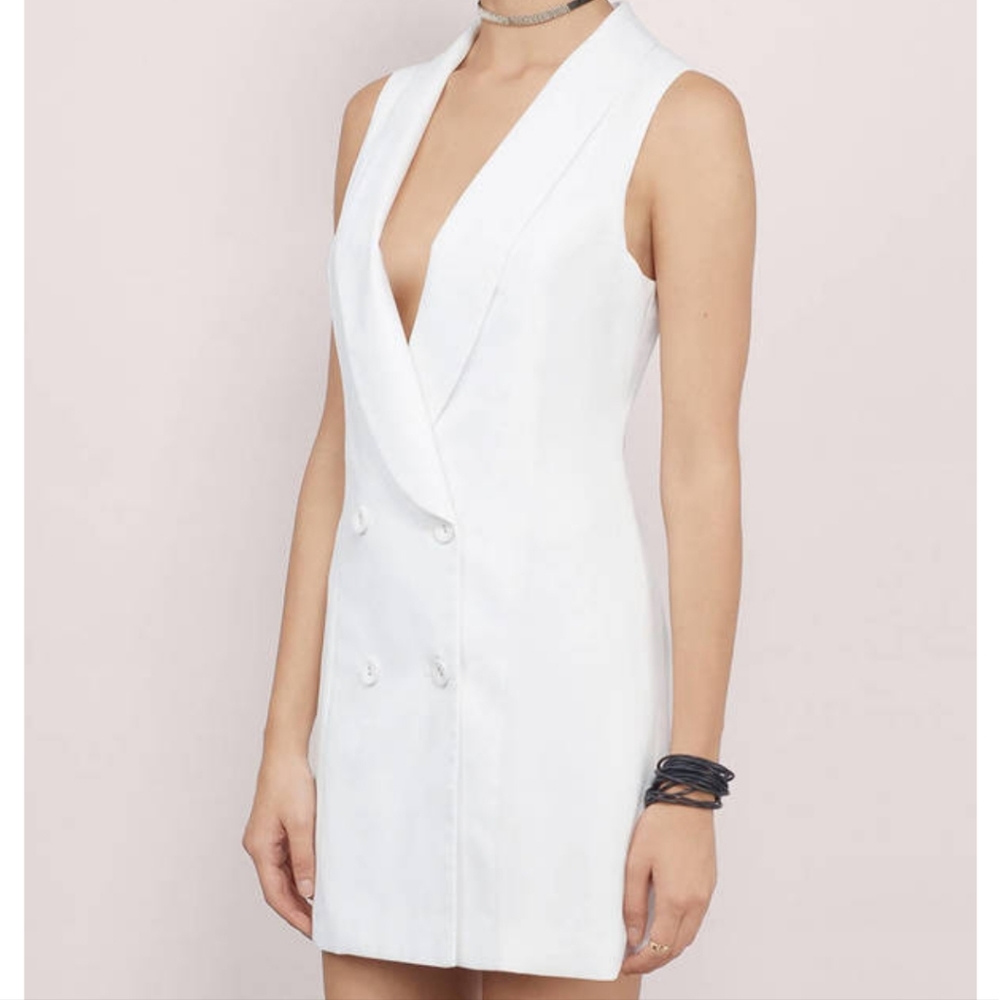 ✨️3/$30✨️ White Suit Dress
